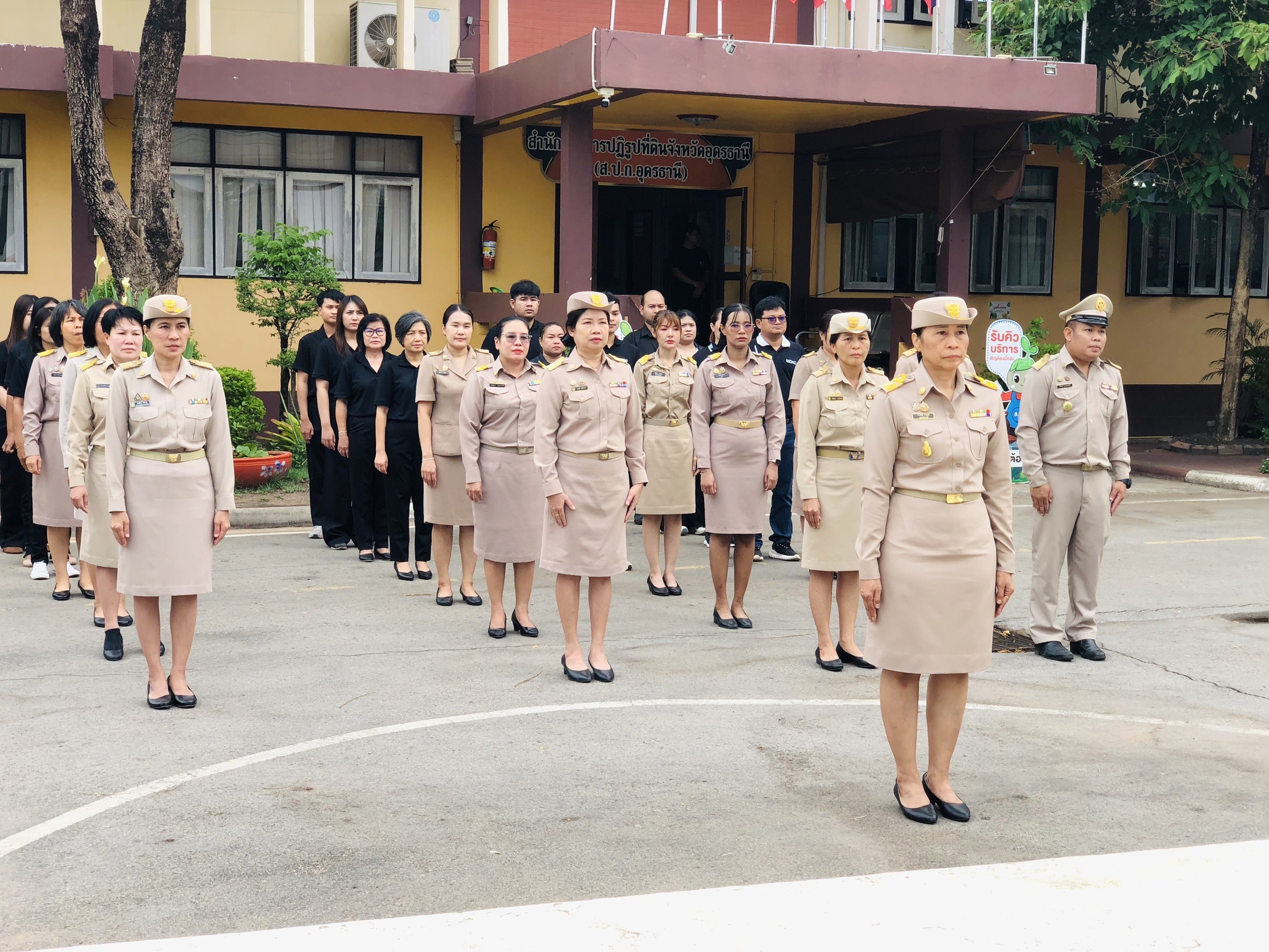 title - ส.ป.ก. อุดรธานี จัดกิจกรรมสร้างเสริมคุณธรรม นำข้าราชการสวดมนต์และร้องเพลงจำขึ้นใจ น้อมรำลึกหน้าที่ข้าราชการที่ดี